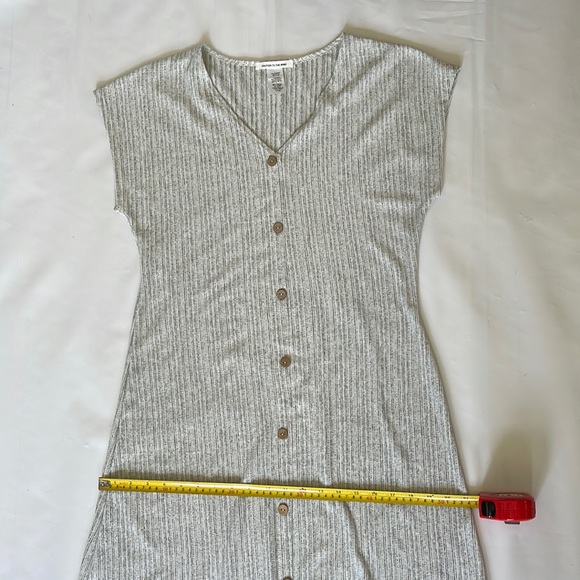 NWOT Caution to the wind maxi dress with thin stripes and buttons size large - Picture 6 of 7